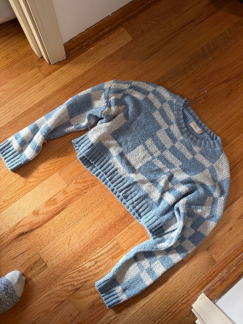 Blue & Cream Abstract Checkered Cropped Knit Crewneck Sweater